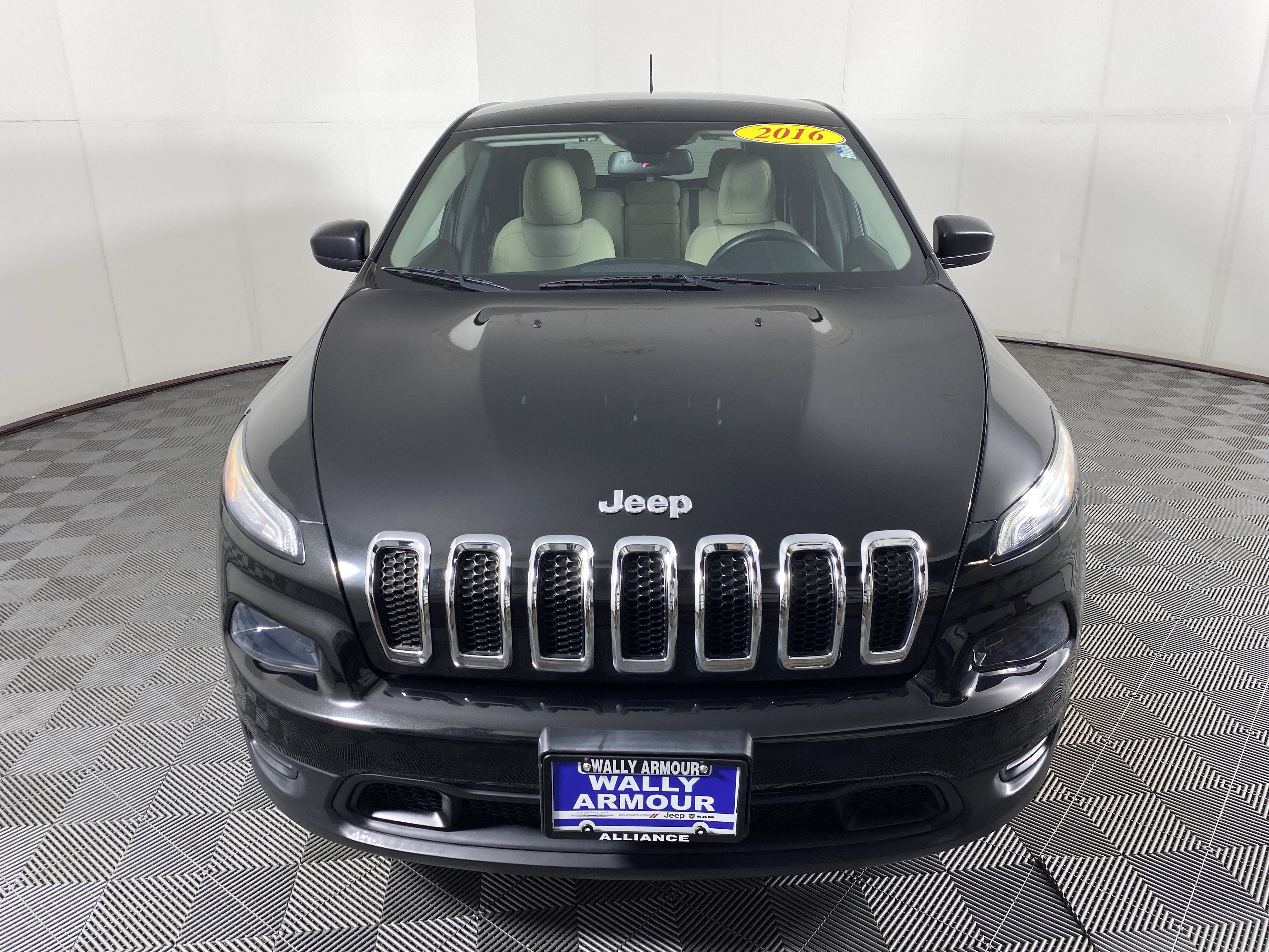 Used 2016 Jeep Cherokee Sport AWD/4WD image 10