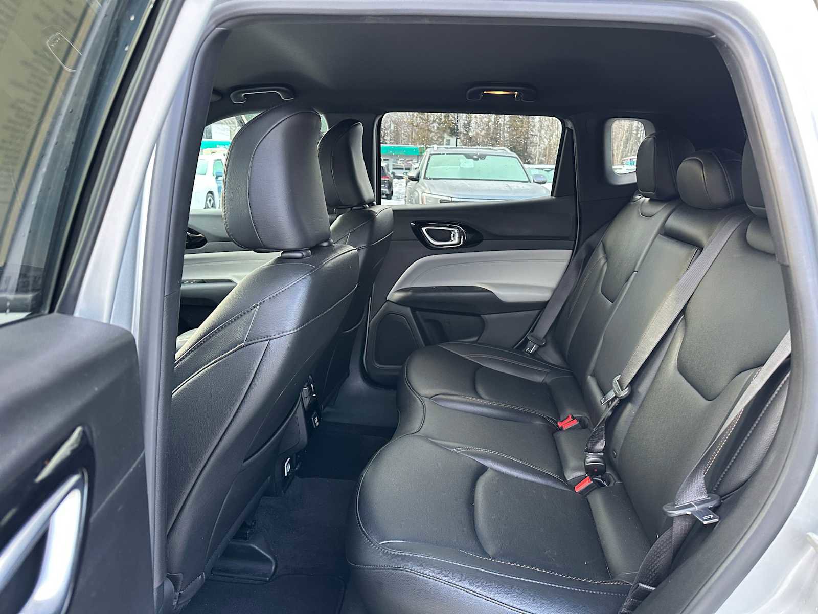 Used 2024 Jeep Compass Limited image 16