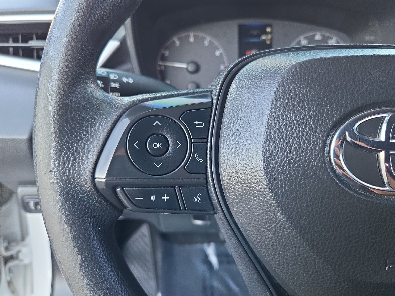 Used 2024 Toyota Corolla LE FWD image 17