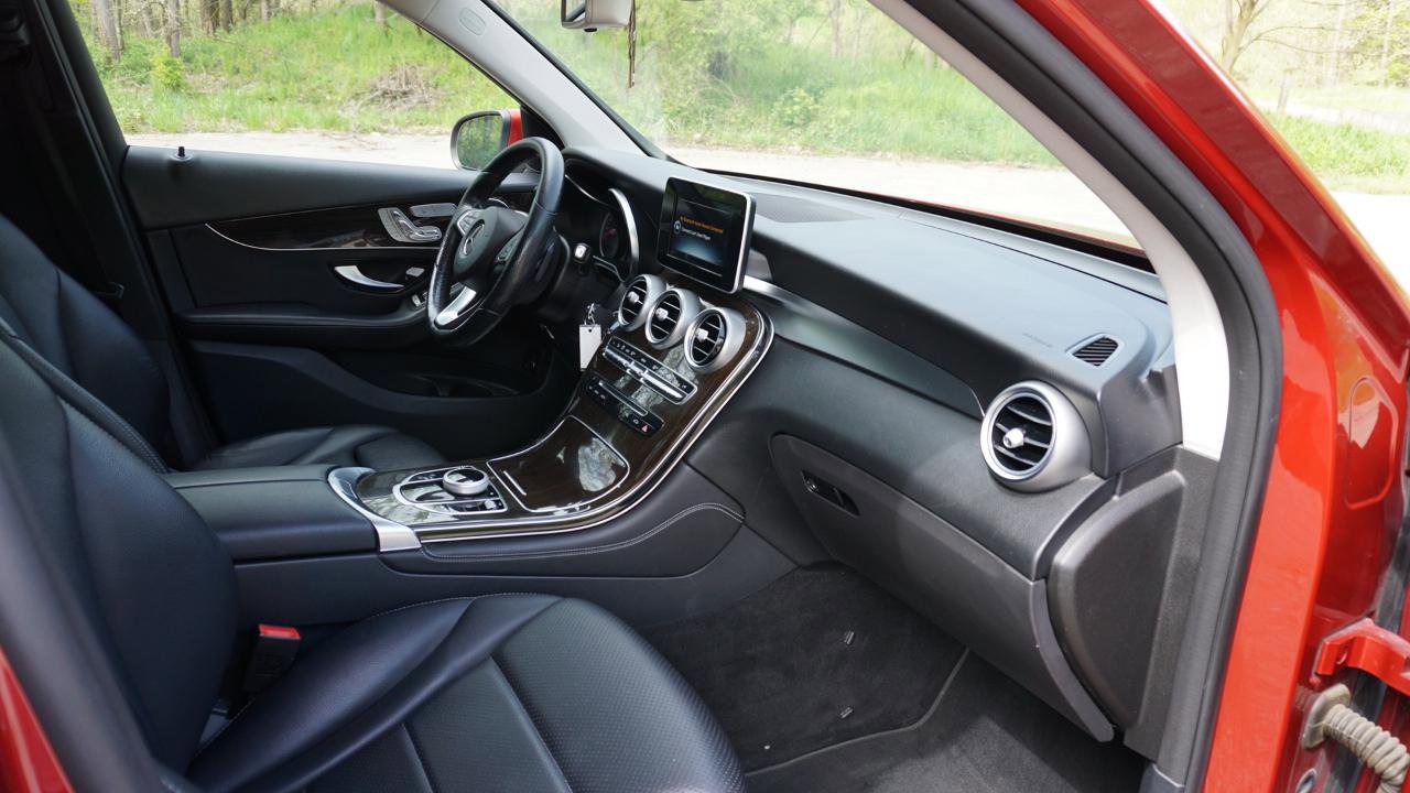 Used 2017 Mercedes-Benz GLC 300 4MATIC image 13
