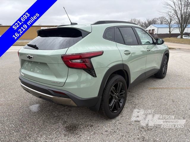 Used 2024 Chevrolet Trax ACTIV w/ Sunroof Package image 7