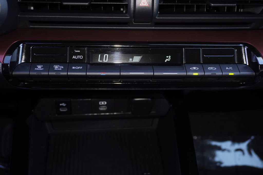 Used 2023 Toyota Prius Prime SE image 18