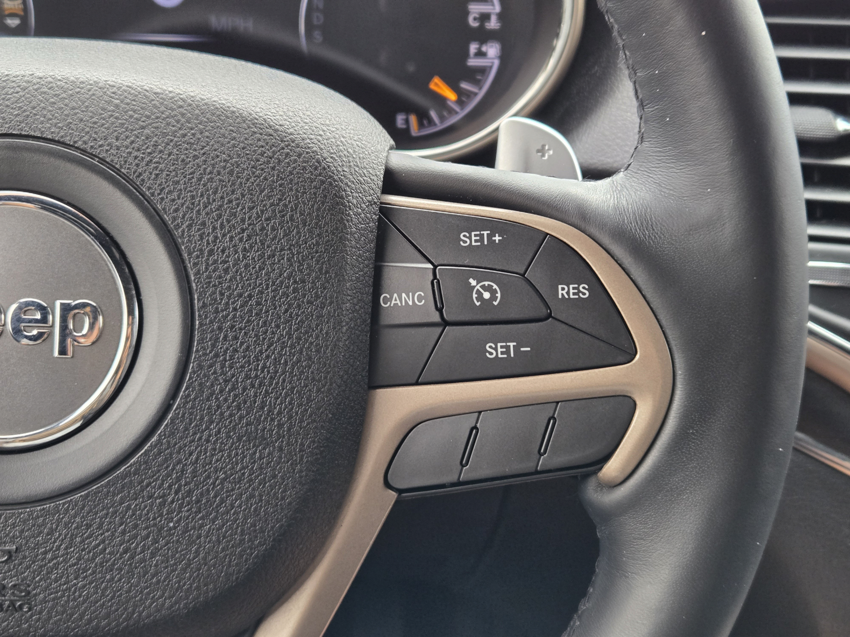 Used 2014 Jeep Grand Cherokee Limited w/ Luxury Group II RWD image 22