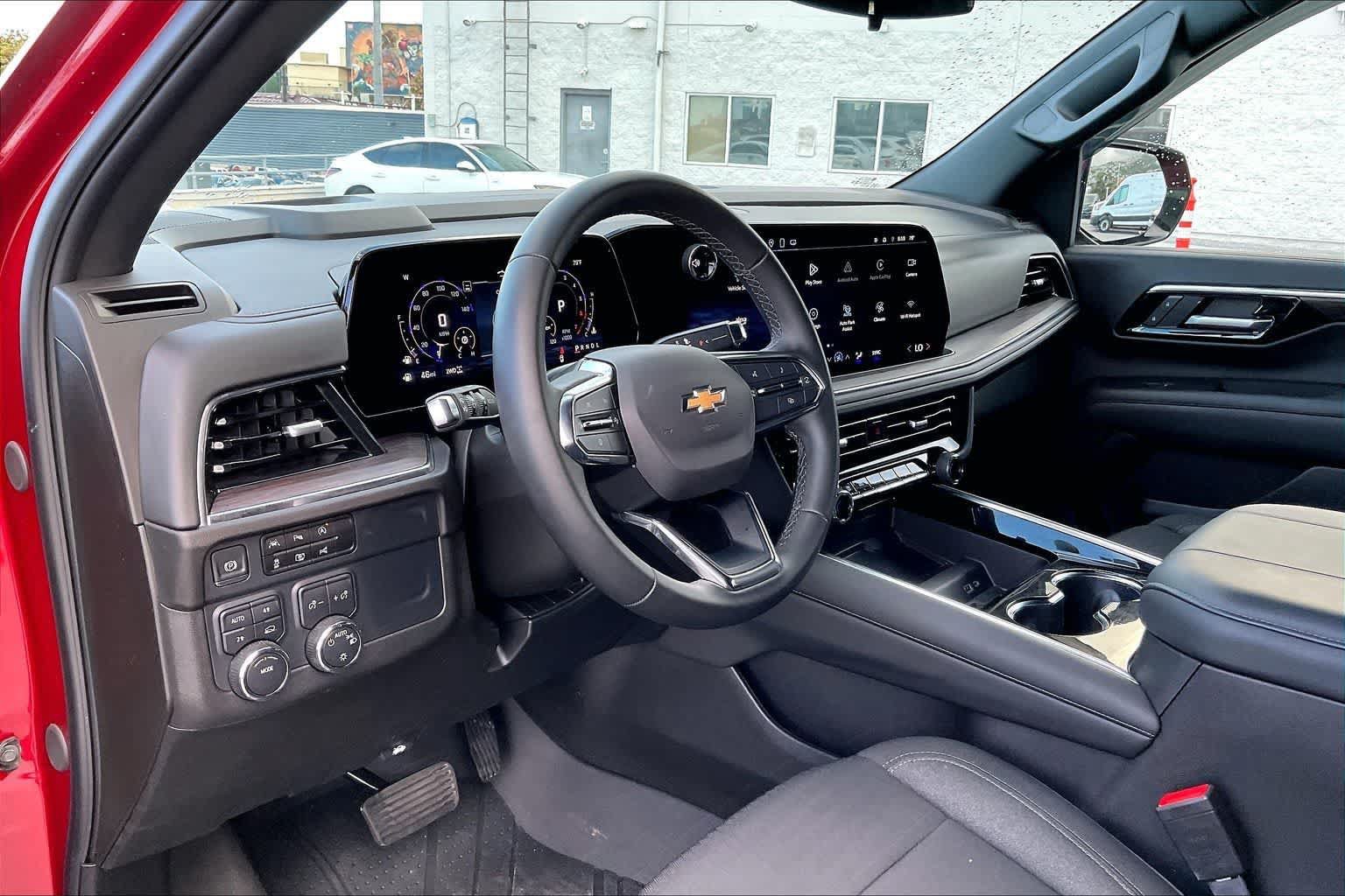 Used 2025 Chevrolet Tahoe LS AWD/4WD image 2