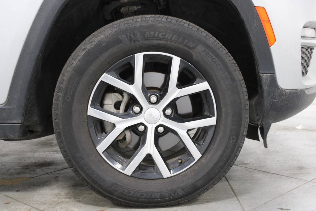 Used 2024 Jeep Grand Cherokee Limited image 12