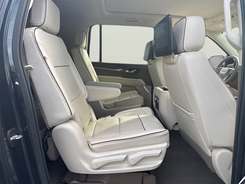 Used 2021 GMC Yukon XL Denali w/ Denali Premium Package image 21