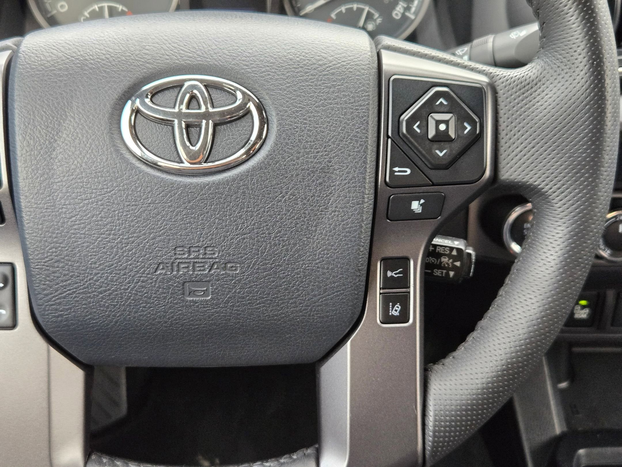 Used 2019 Toyota Tacoma TRD Off-Road w/ Technology Package AWD/4WD image 23