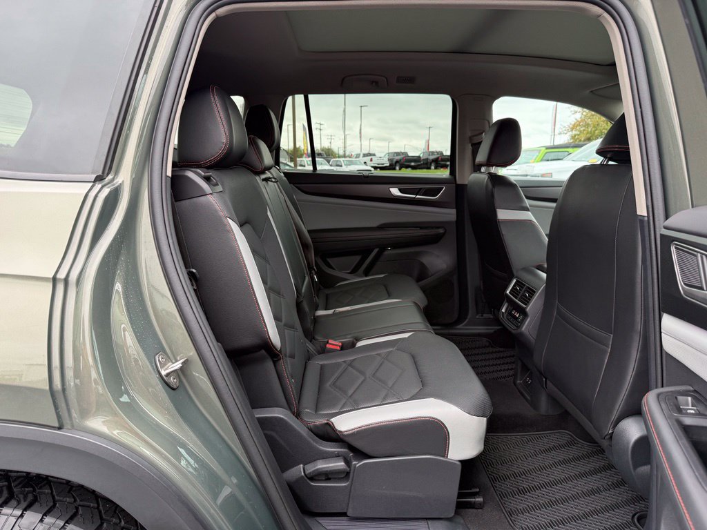 Used 2024 Volkswagen Atlas Peak Edition SE AWD/4WD image 9