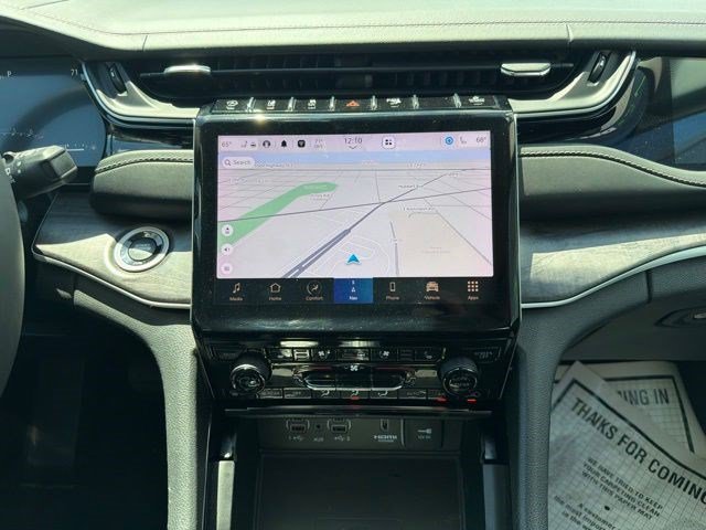 Used 2023 Jeep Grand Cherokee Limited w/ Luxury Tech Group II AWD/4WD image 23