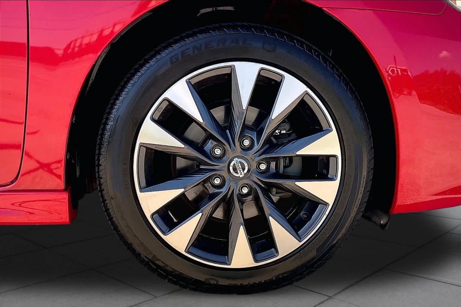 Used 2019 Nissan Sentra SR FWD image 10