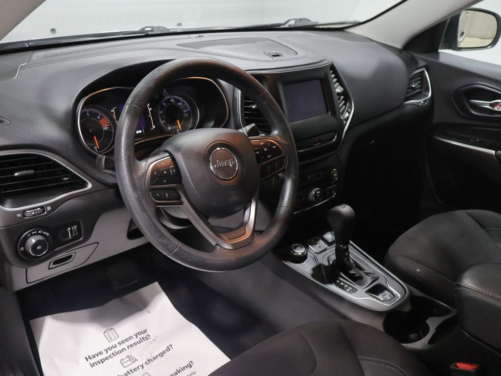 Used 2019 Jeep Cherokee Latitude w/ Popular Appearance Group image 16