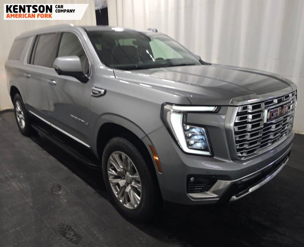 Used 2025 GMC Yukon XL Denali w/ Advanced Technology Package image 3