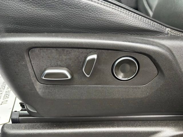 Used 2024 GMC Yukon XL Denali image 29