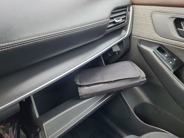 Used 2023 Nissan Rogue S image 41