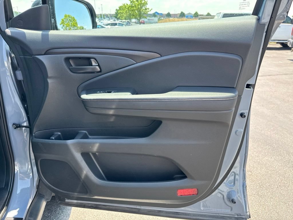 Certified 2025 Honda Passport TrailSport image 40