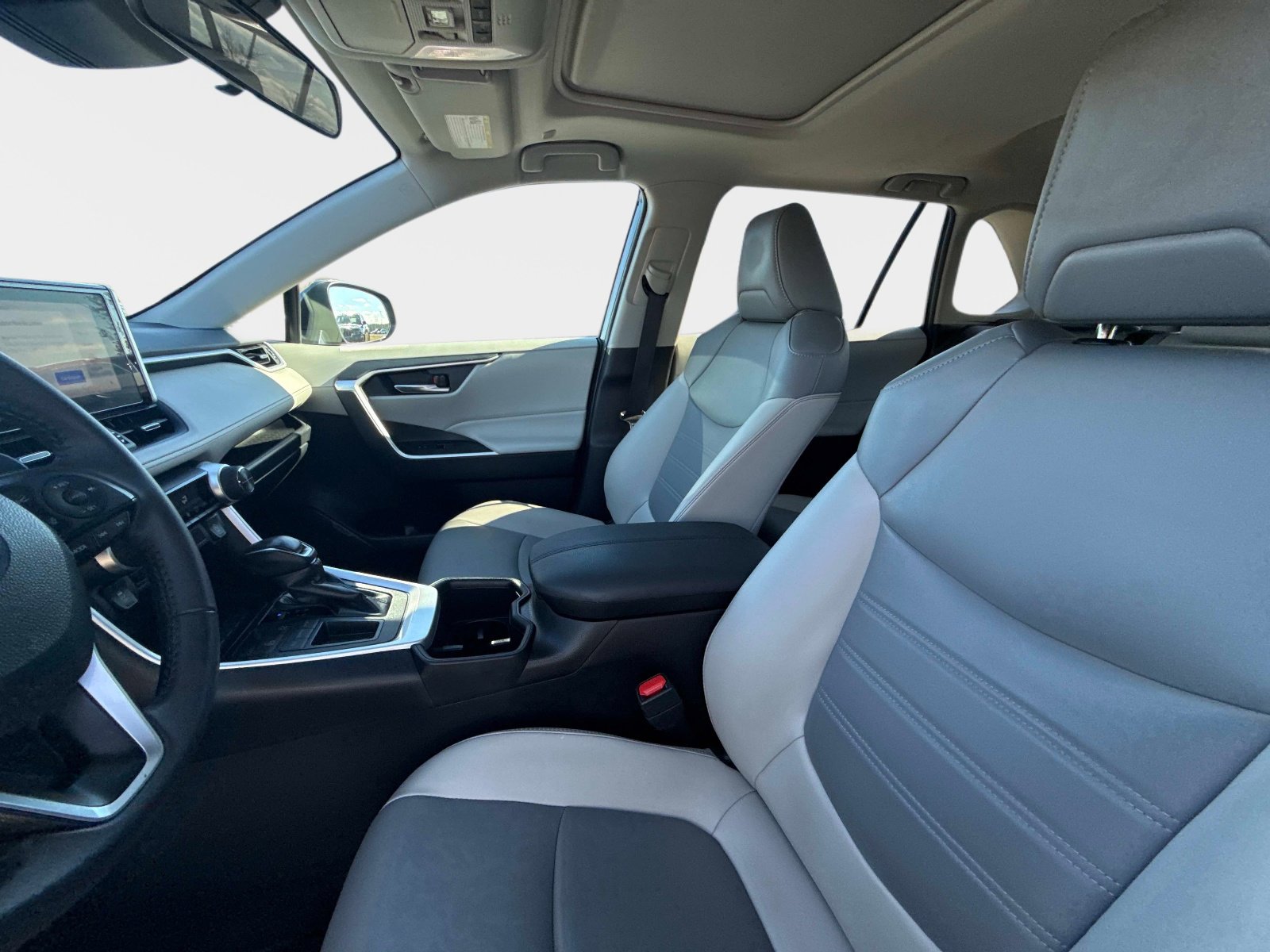 Used 2024 Toyota RAV4 XLE Premium image 23