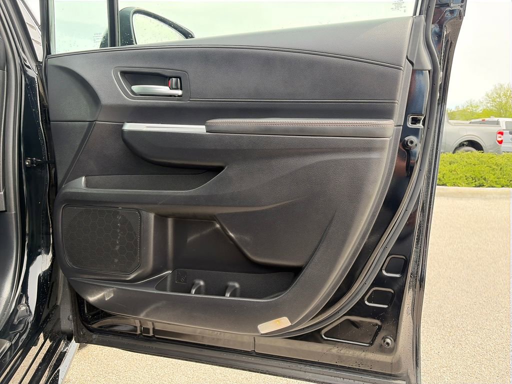 Used 2025 Toyota Sienna Platinum AWD/4WD image 12
