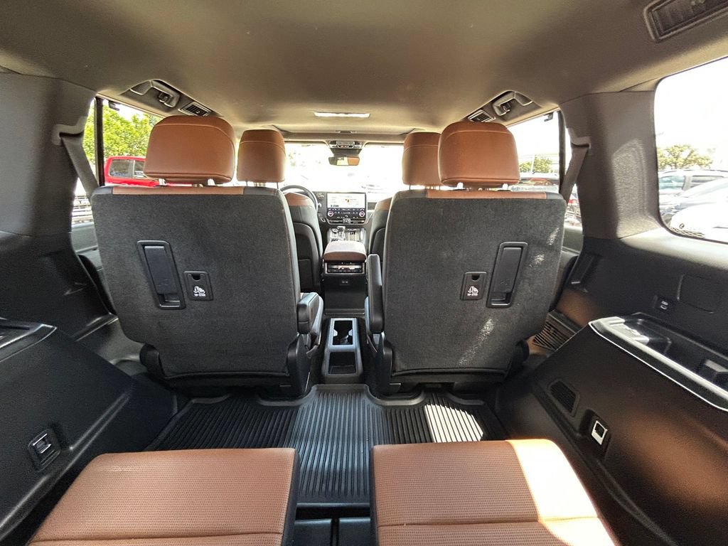 Used 2025 Lexus GX 550 w/ Accessory Package (2T) AWD/4WD image 17
