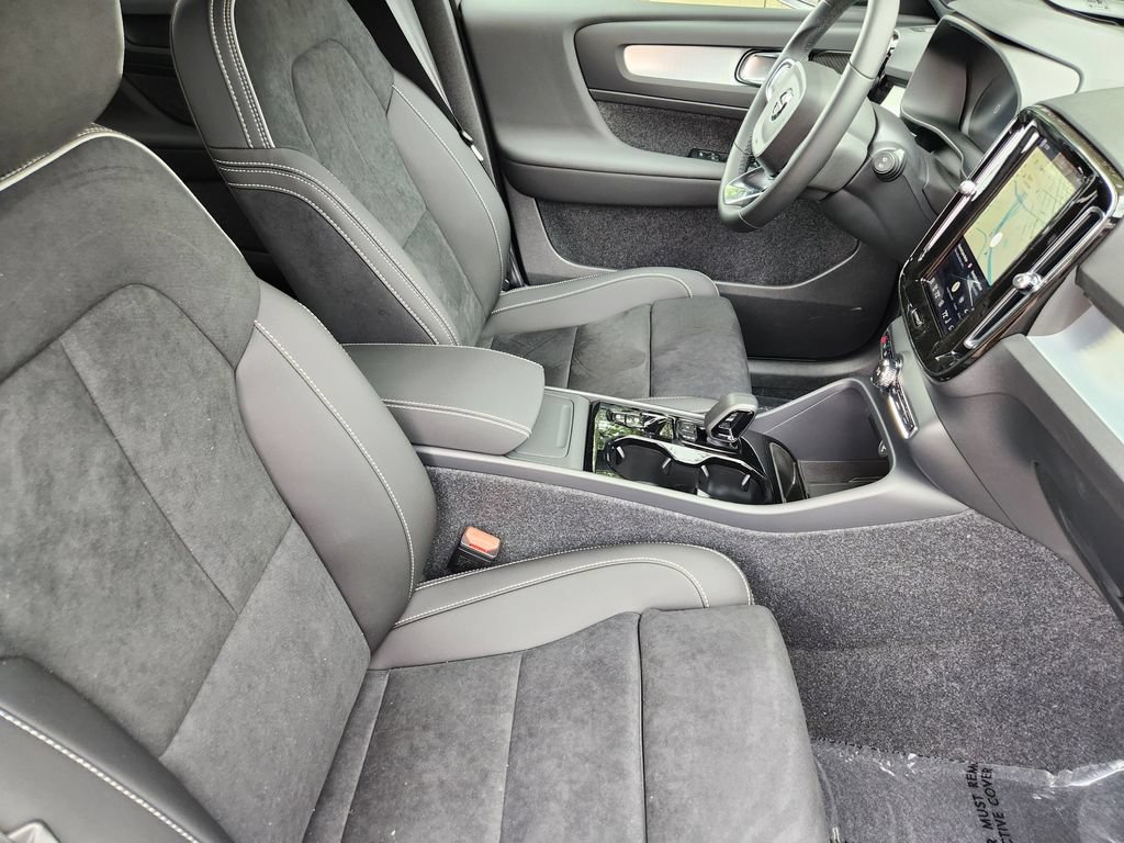 New 2026 Volvo XC40 B5 Ultra w/ Climate Package AWD/4WD image 5