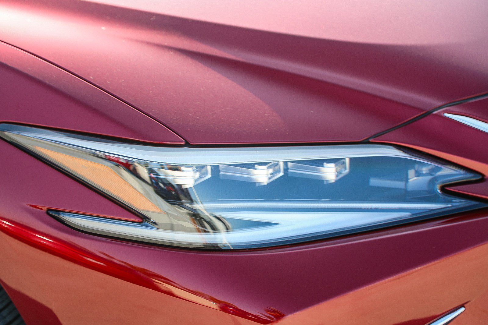 Used 2024 Lexus ES 300h w/ Accessory Package (Z2) FWD image 8