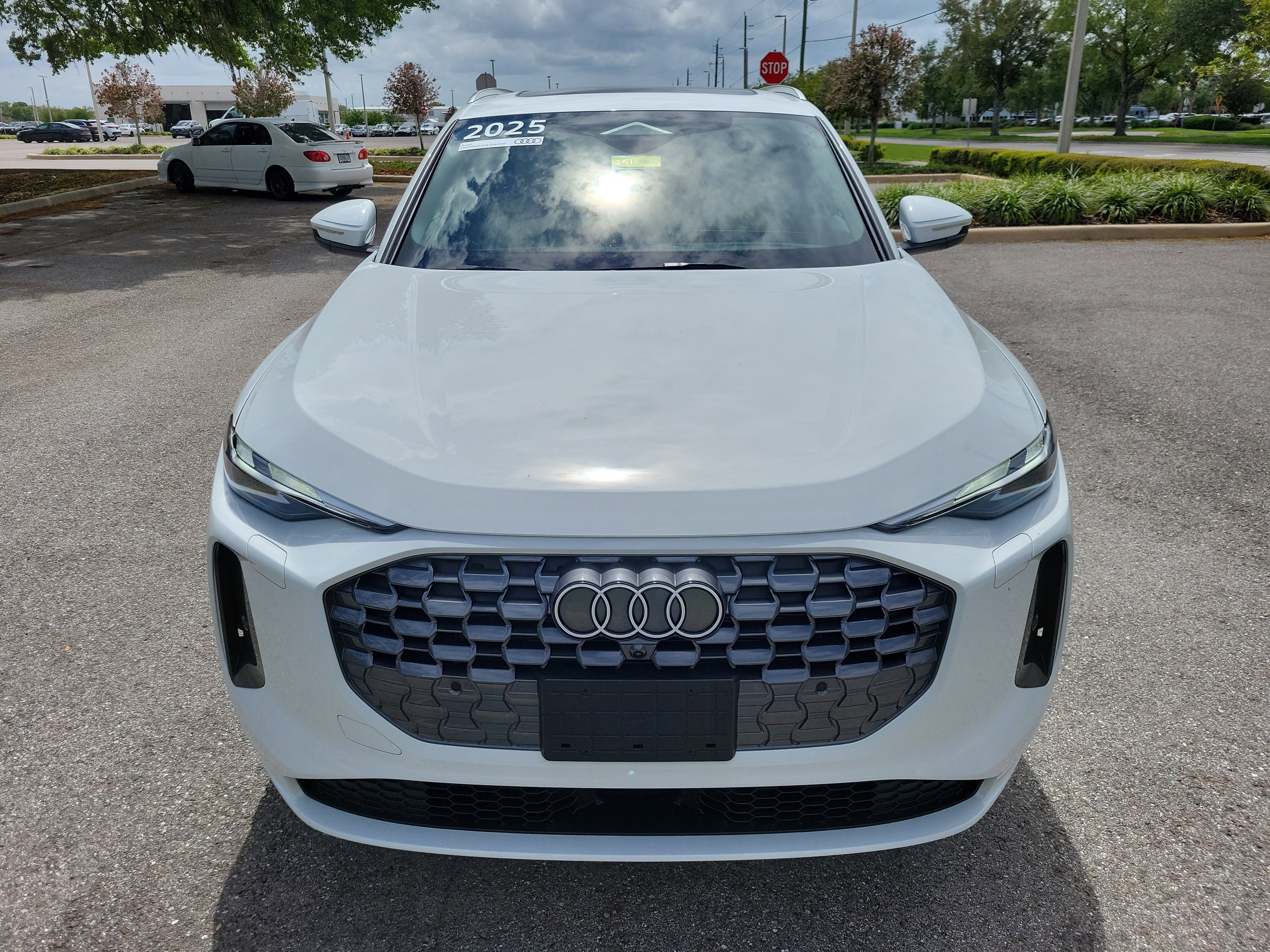 Used 2025 Audi Q5 Premium w/ Convenience Package image 2