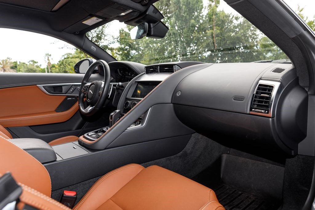 Used 2023 Jaguar F-TYPE Coupe RWD image 15