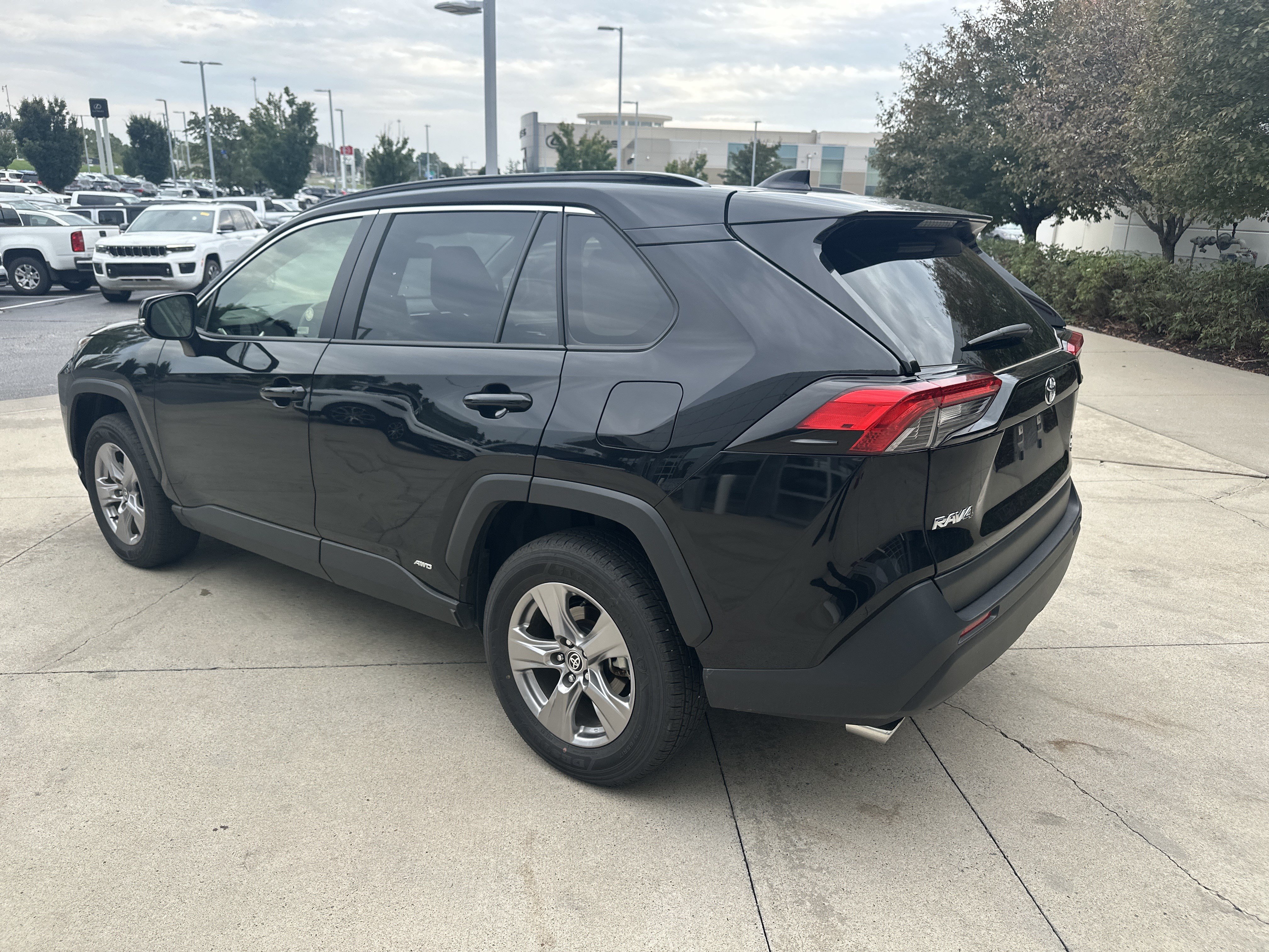 Used 2025 Toyota RAV4 XLE w/ Convenience Package AWD/4WD image 7