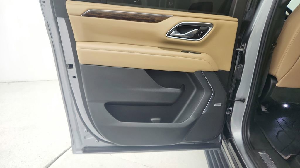 Used 2023 Chevrolet Suburban Premier image 29