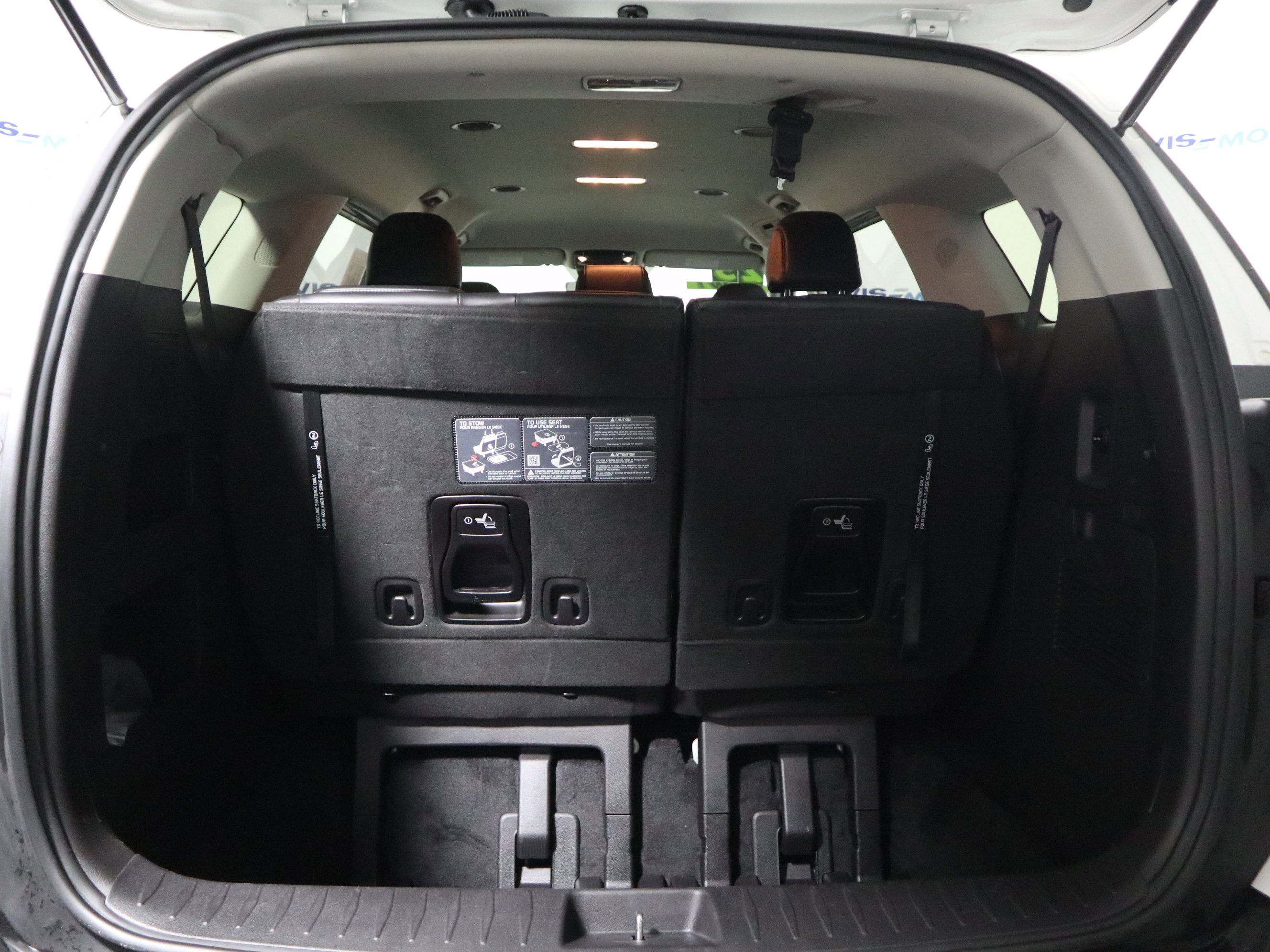 Used 2025 Kia Carnival image 8