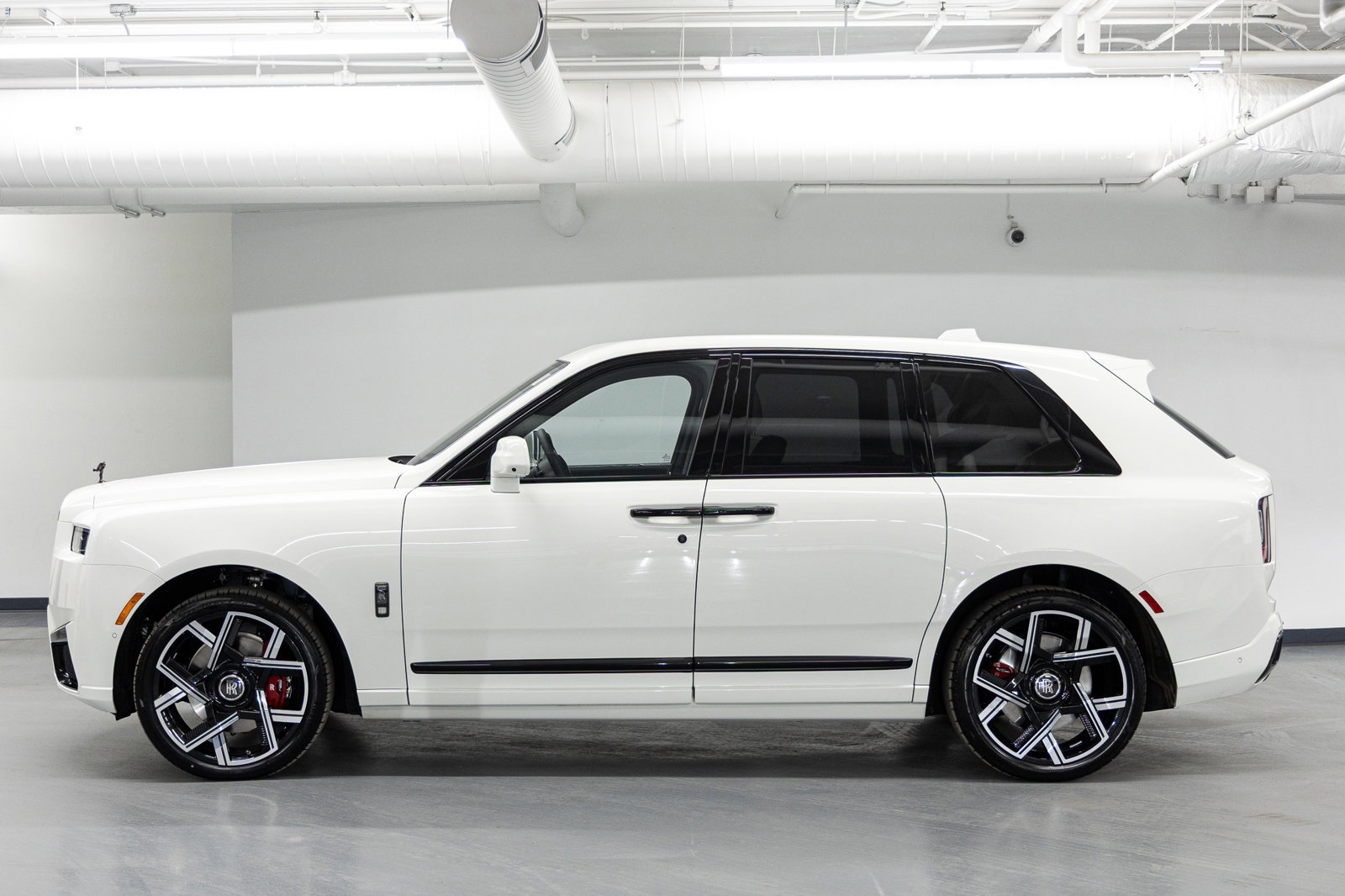 New 2026 Rolls-Royce Cullinan Black Badge image 2