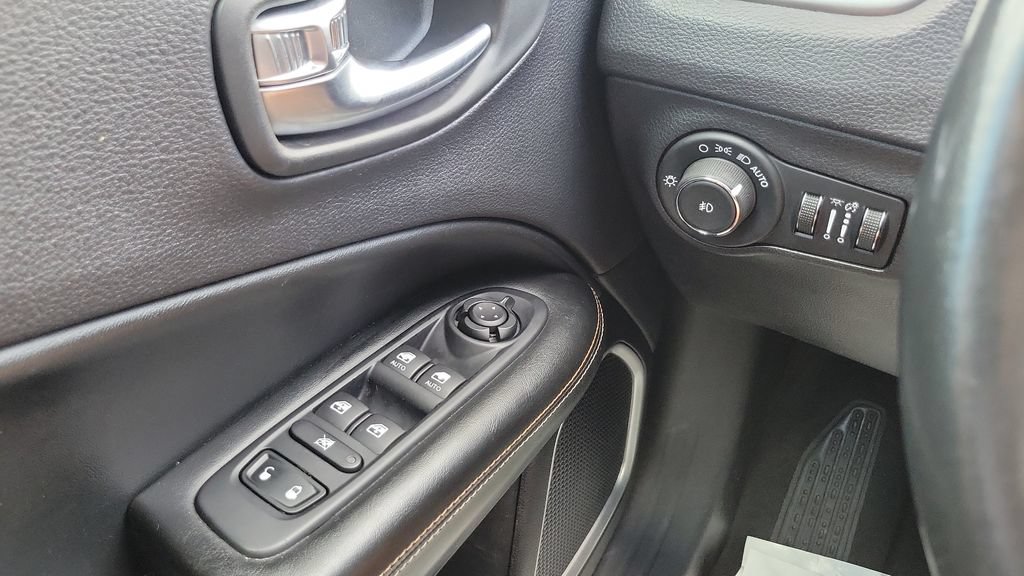 Used 2019 Jeep Compass Latitude w/ Popular Equipment Group AWD/4WD image 19