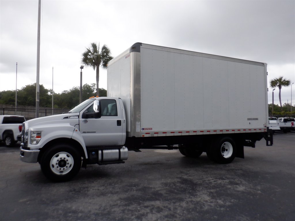 Used 2022 Ford F650 2WD Regular Cab Super Duty image 2