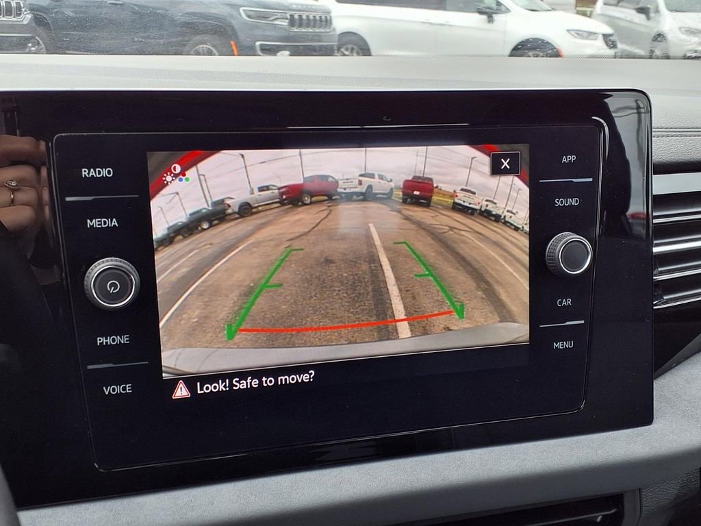 Used 2025 Volkswagen Jetta SE image 11