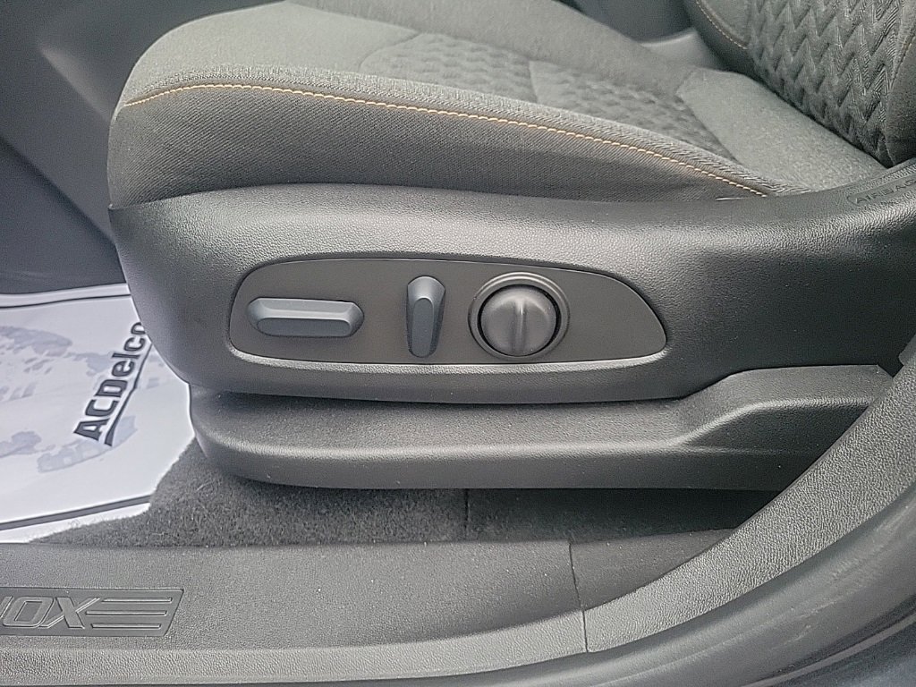 Used 2023 Chevrolet Equinox LT image 24