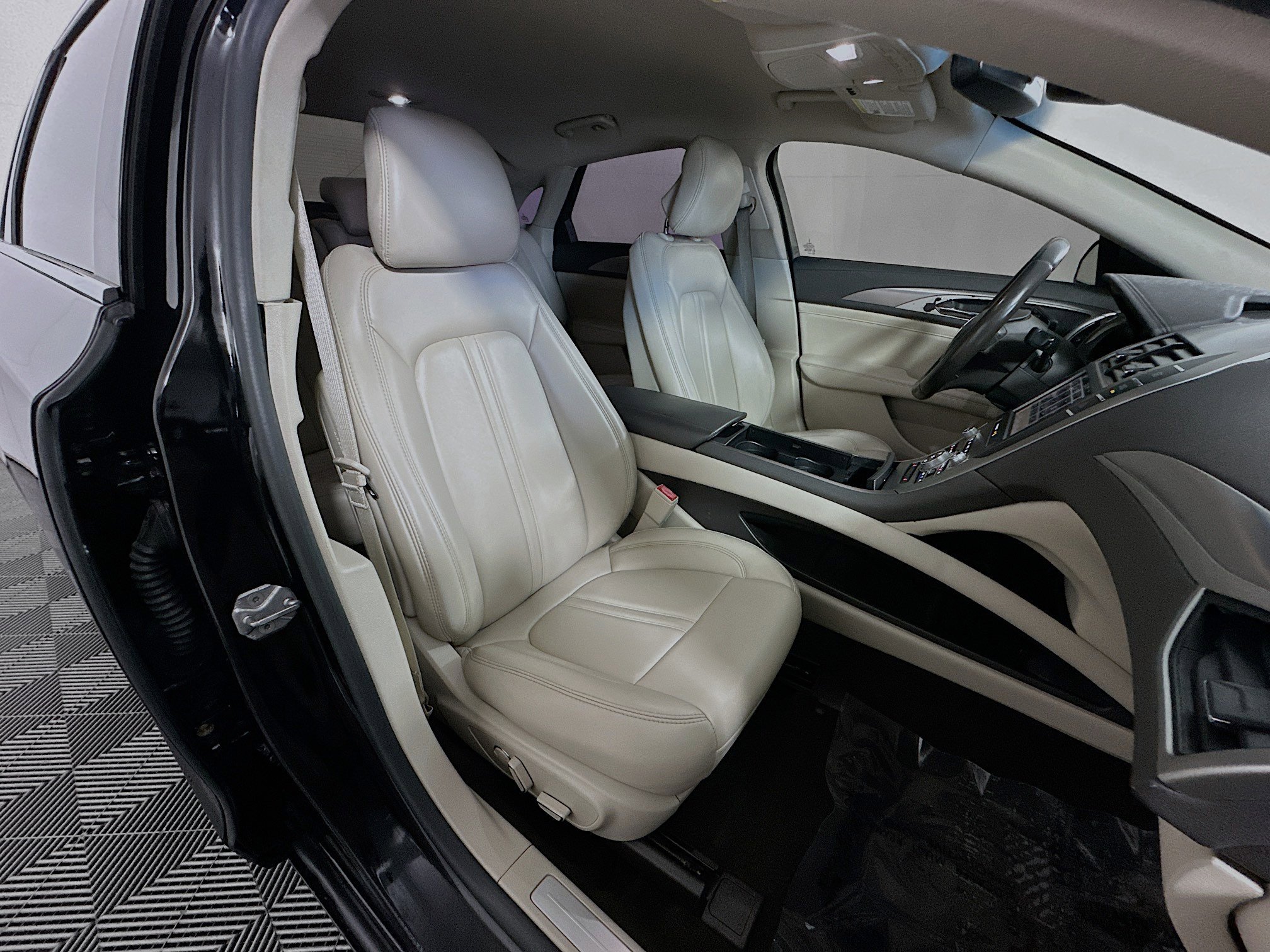 Used 2019 Lincoln MKZ Premiere image 26