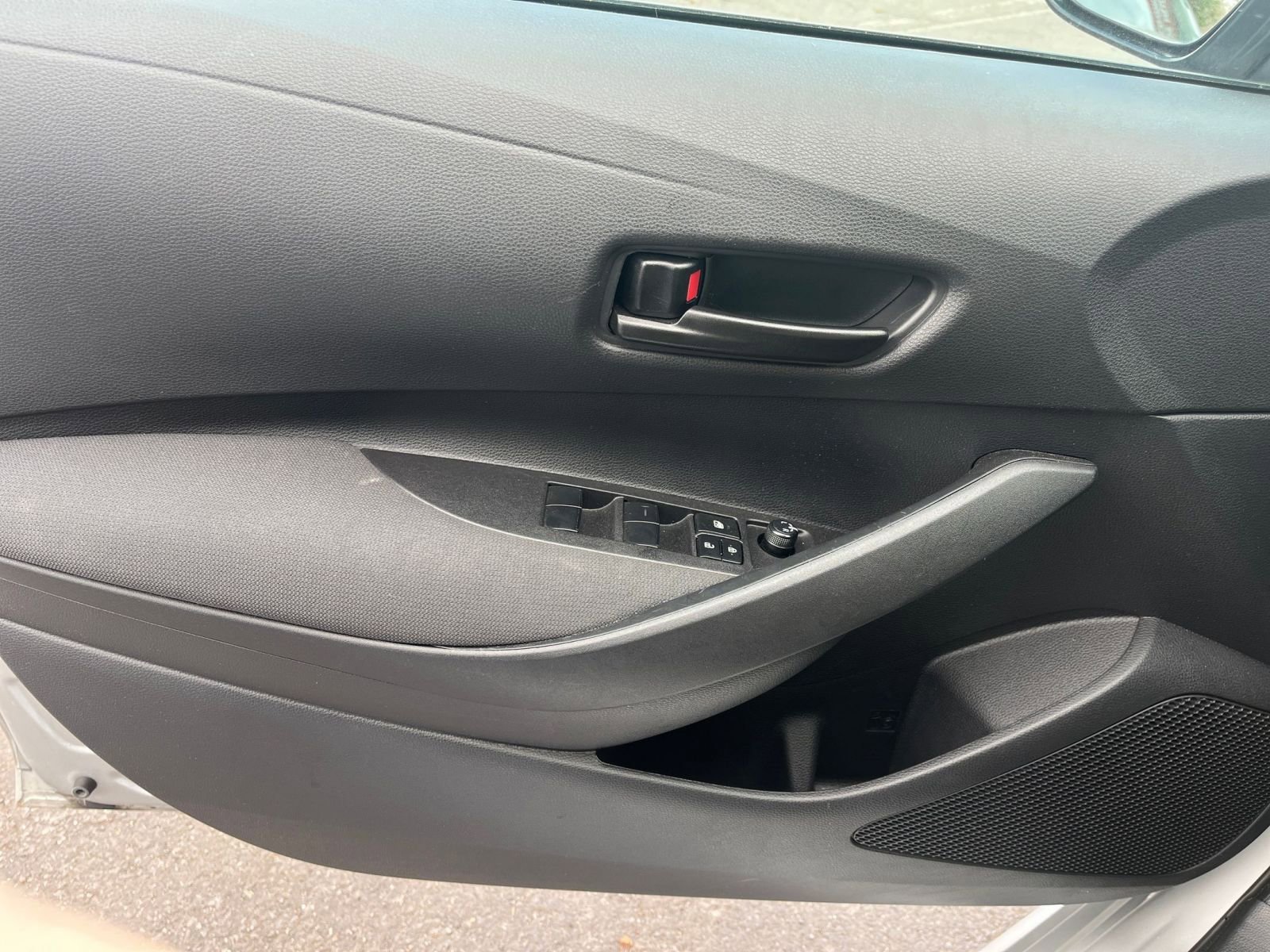 Used 2025 Toyota Corolla LE FWD image 18