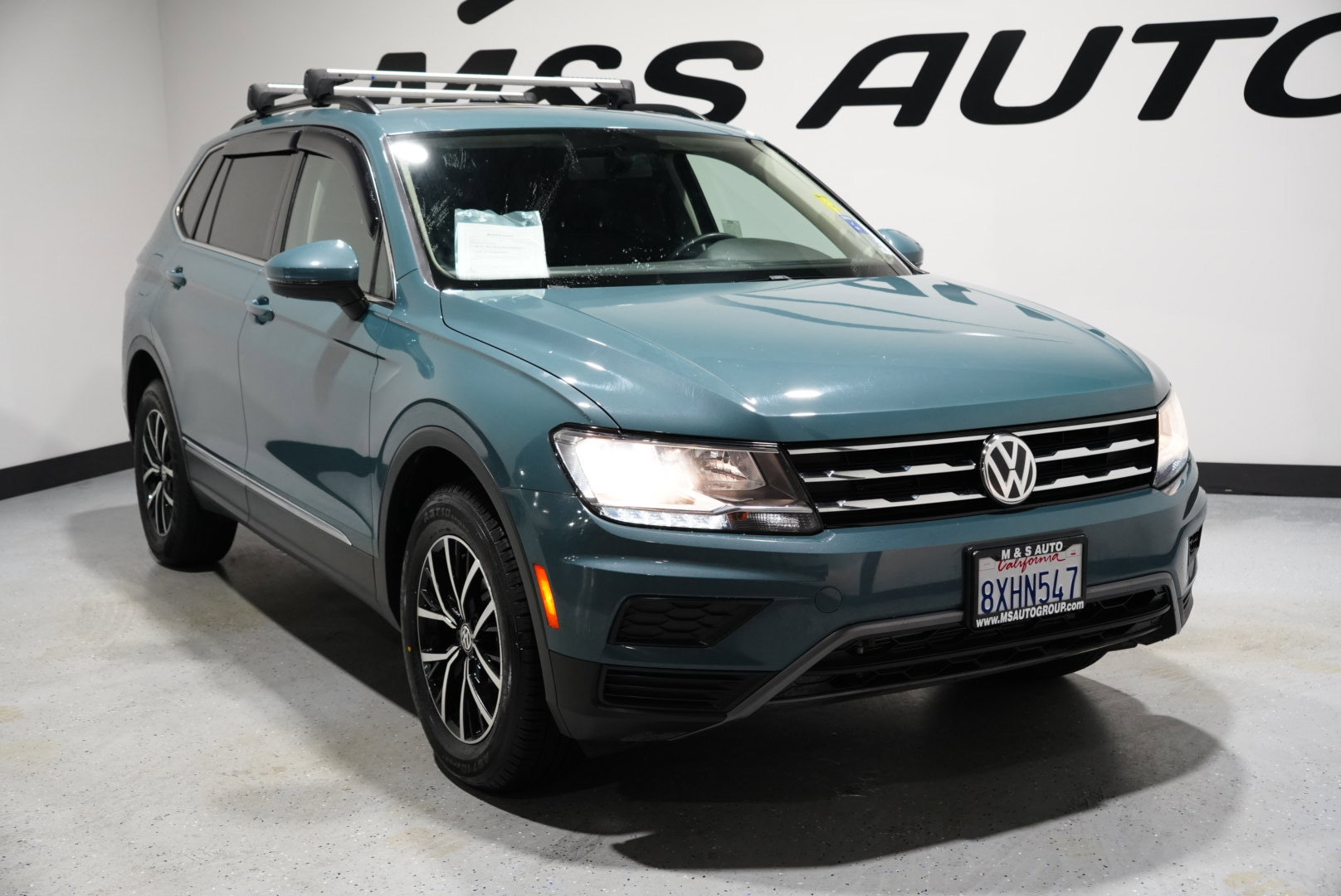 Used 2021 Volkswagen Tiguan SE w/ Panoramic Sunroof Package image 6