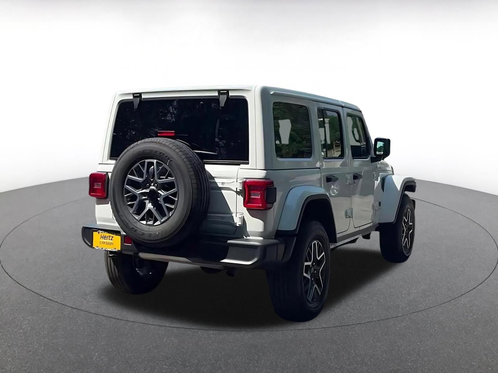 Used 2025 Jeep Wrangler Unlimited Sahara AWD/4WD image 13