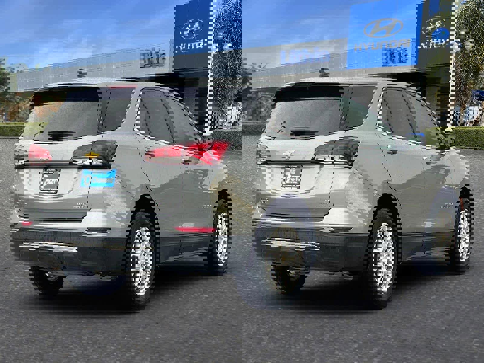 Used 2024 Chevrolet Equinox LT image 2