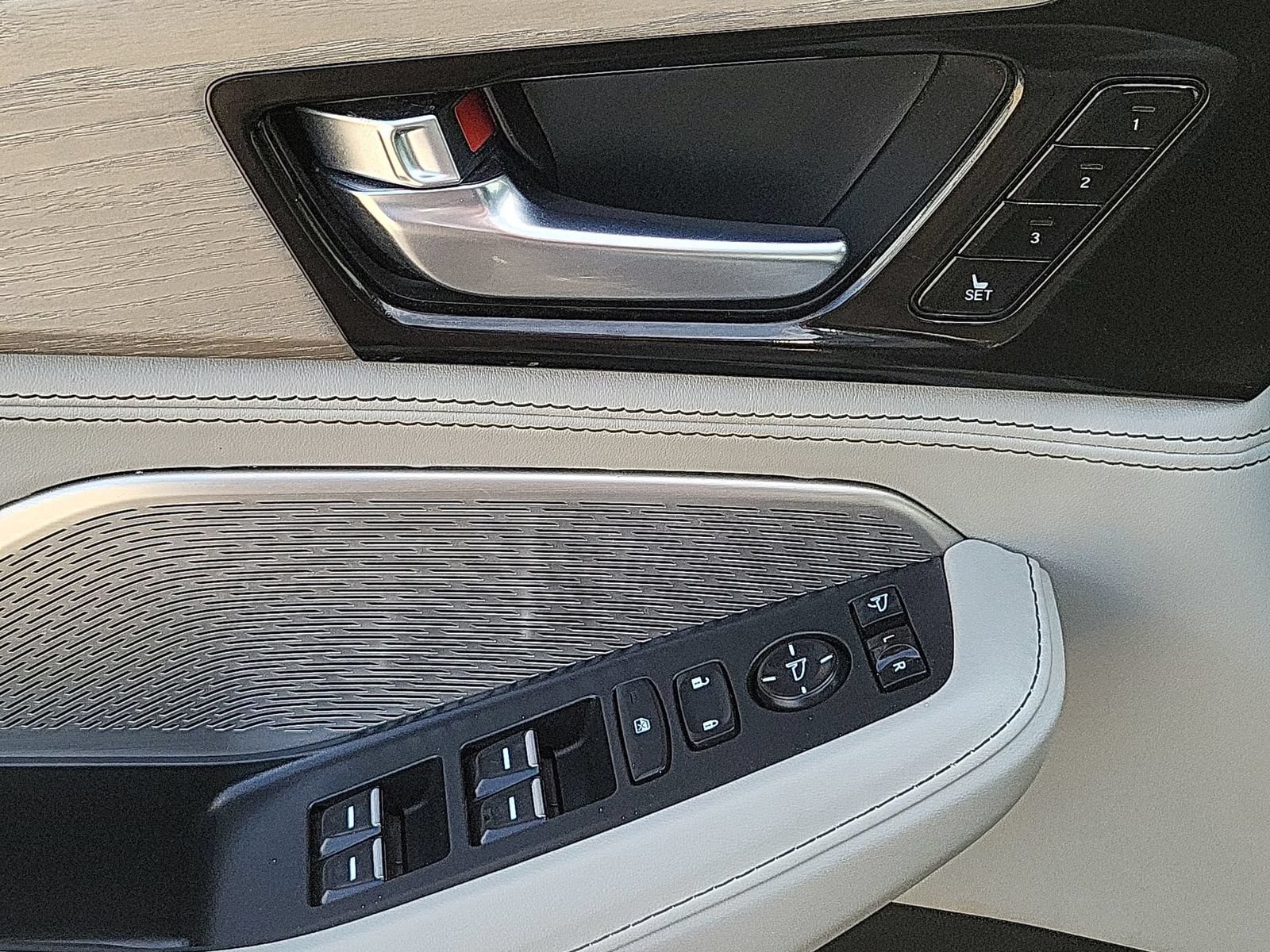 Used 2023 Acura MDX SH-AWD w/ Advance Package image 24