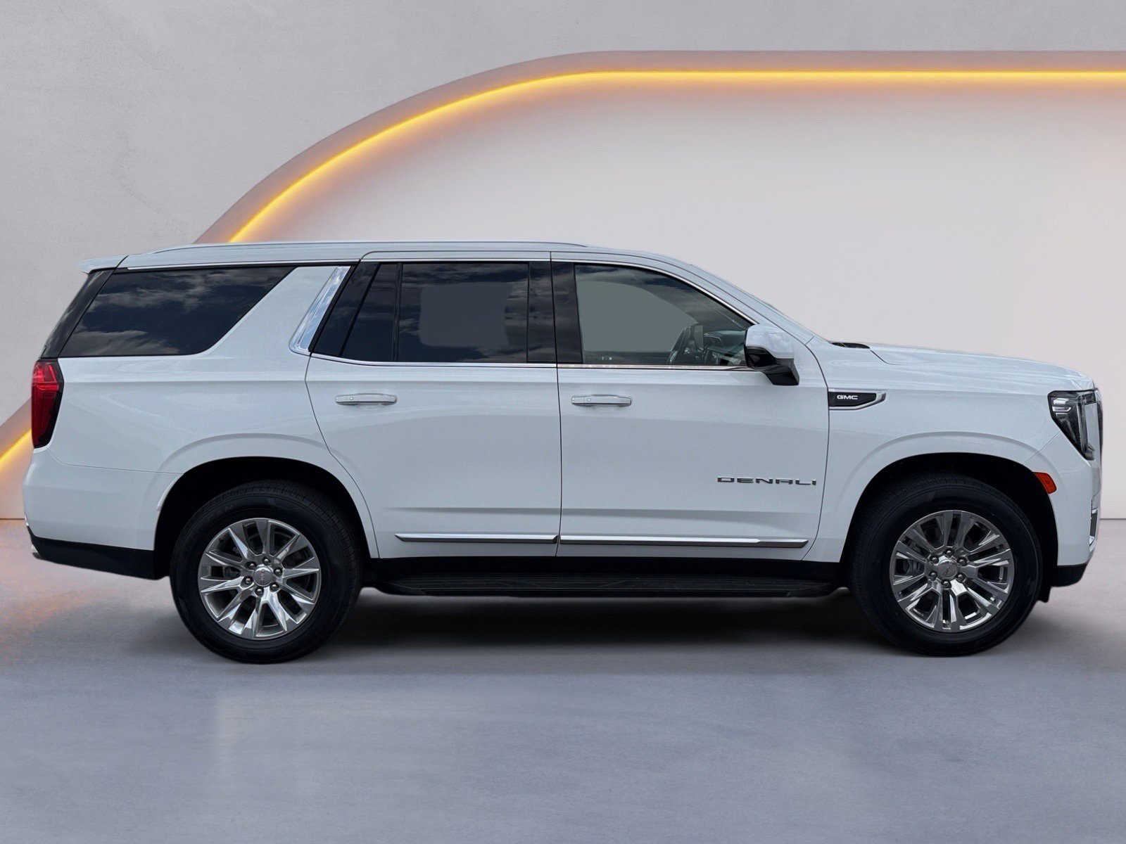 Used 2023 GMC Yukon Denali image 2