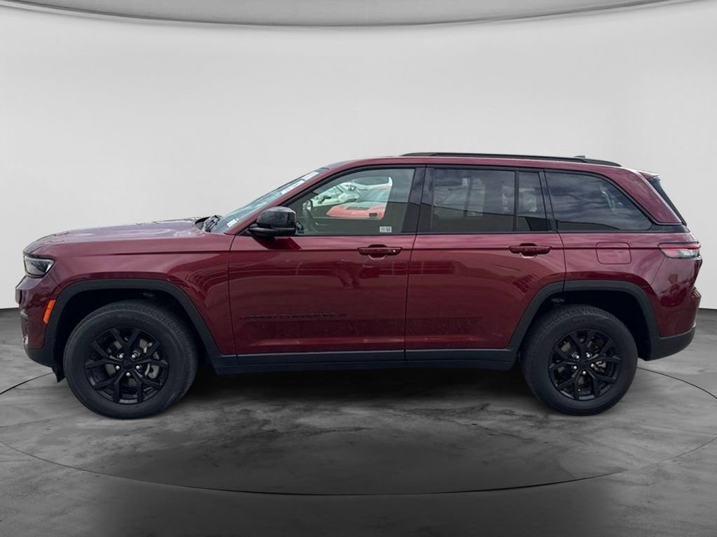Used 2024 Jeep Grand Cherokee Altitude AWD/4WD image 8