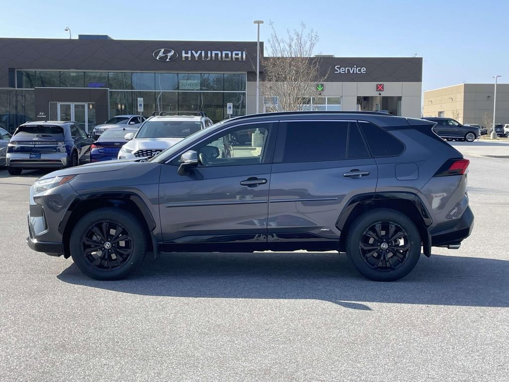 Used 2022 Toyota RAV4 SE image 24