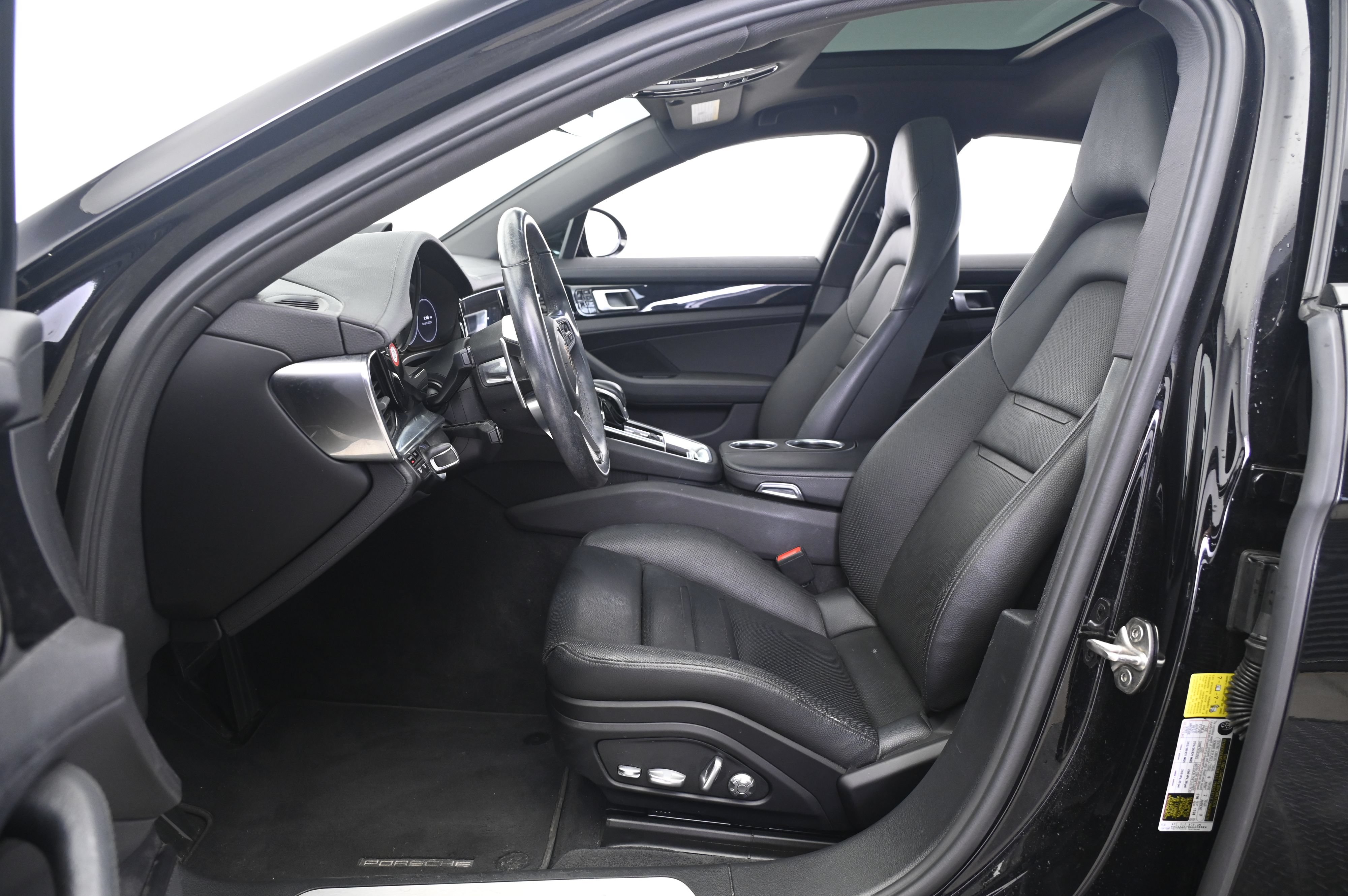 Certified 2020 Porsche Panamera RWD image 29
