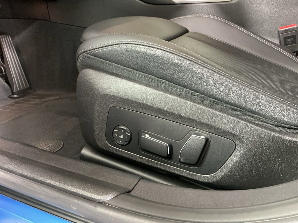Certified 2025 BMW 330i Sedan w/ M Sport Package RWD image 20