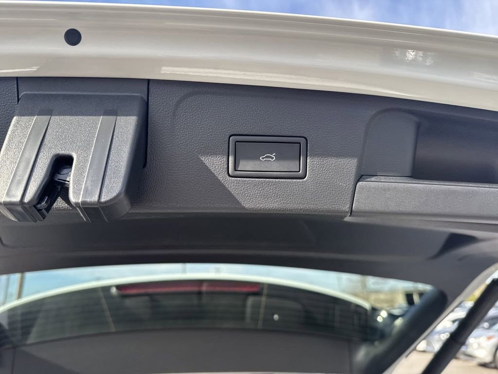 New 2025 Volkswagen Atlas SEL image 18