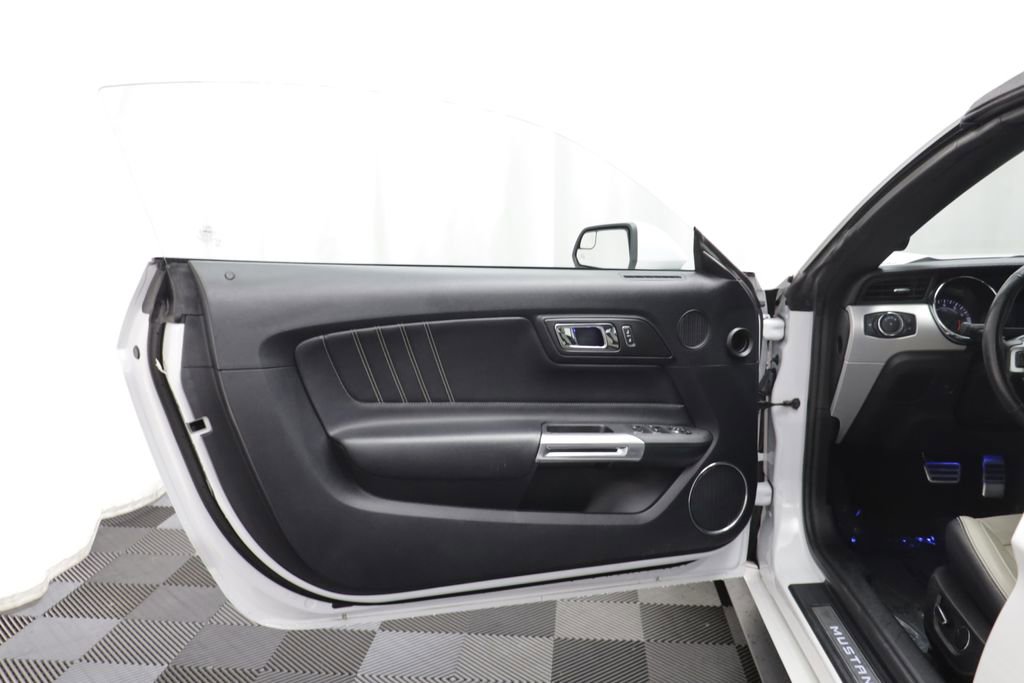 Used 2017 Ford Mustang GT Premium RWD image 4