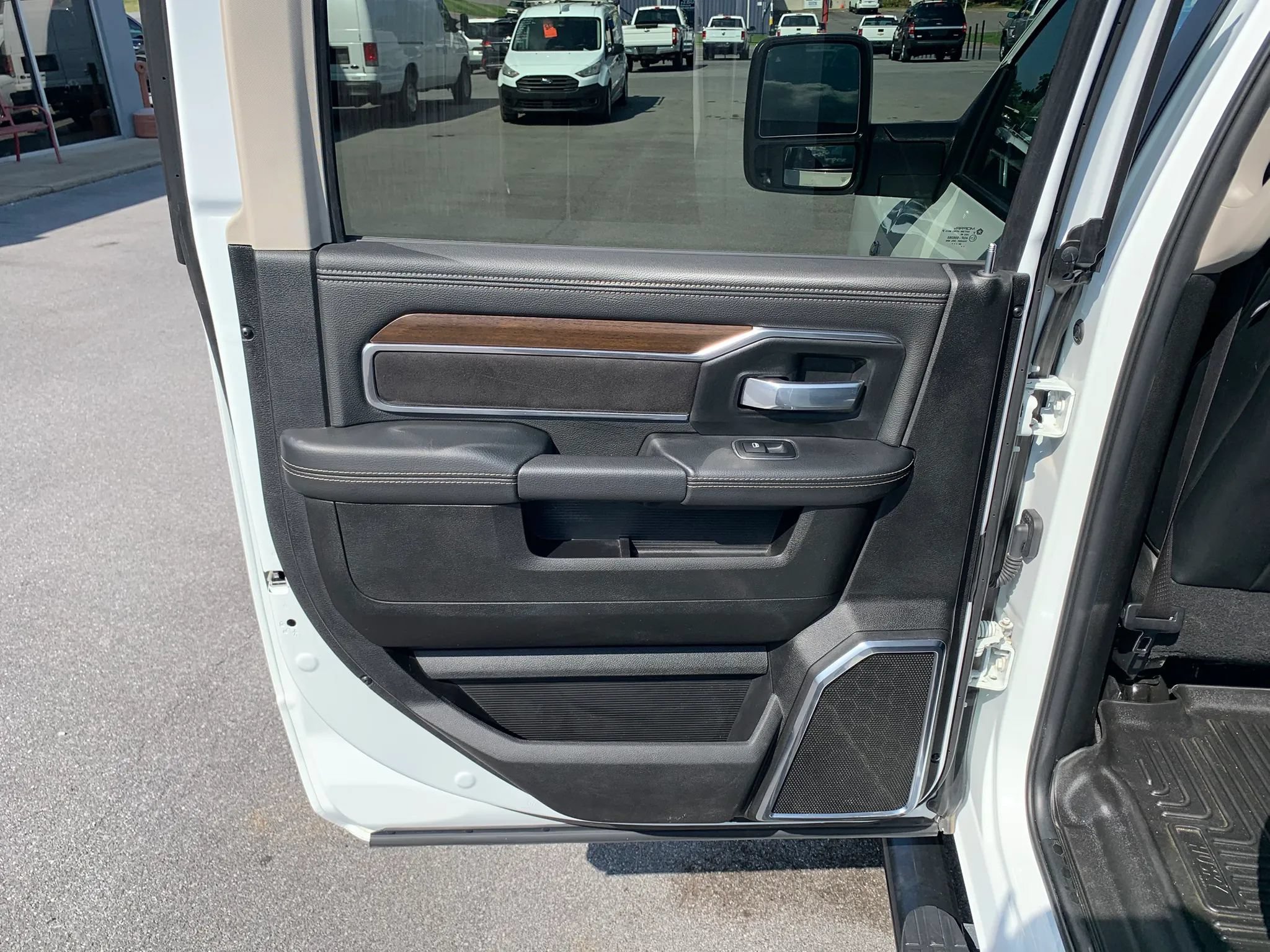 Used 2024 RAM 2500 Laramie AWD/4WD image 28
