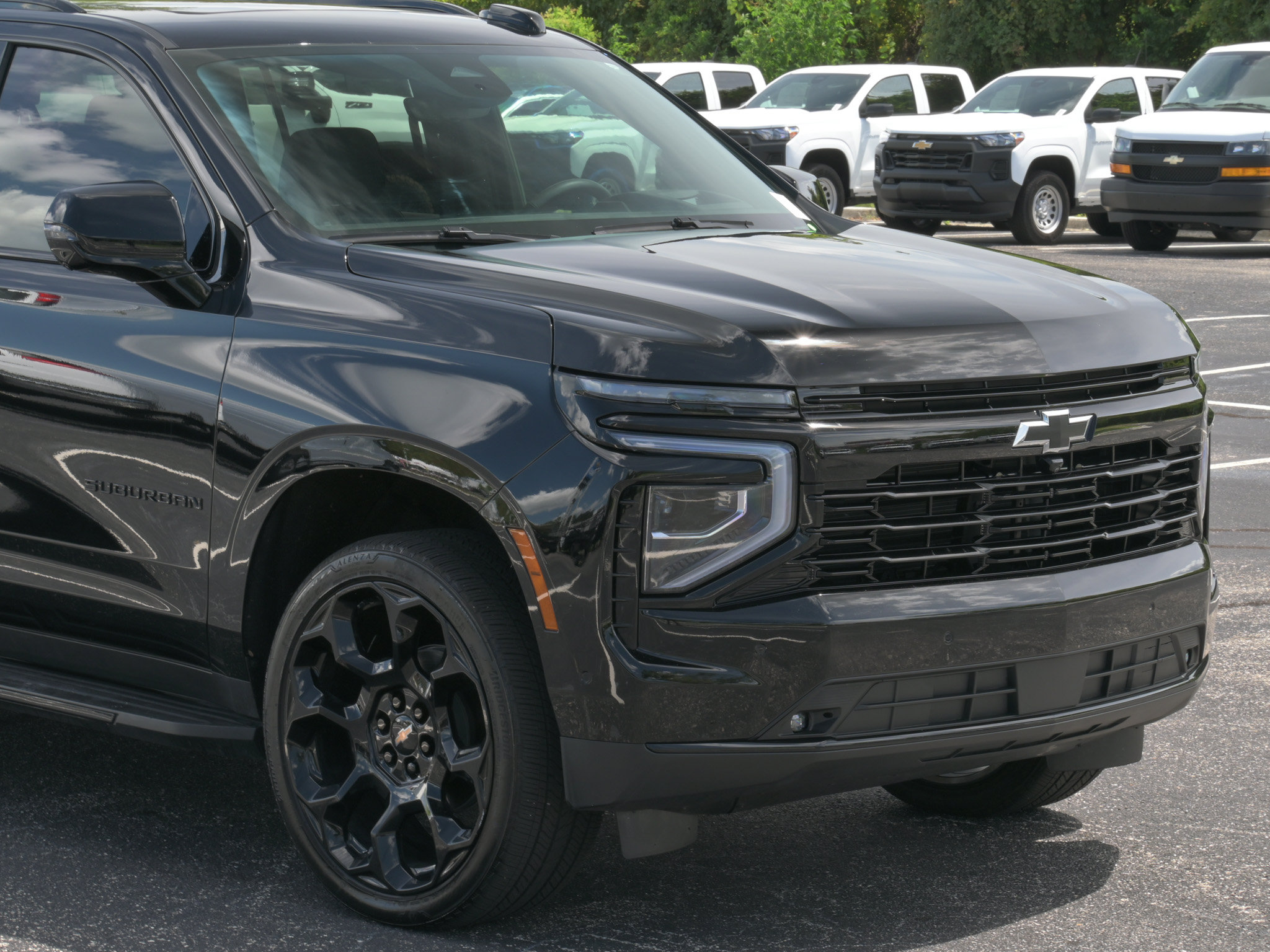 Used 2025 Chevrolet Suburban RST AWD/4WD image 36