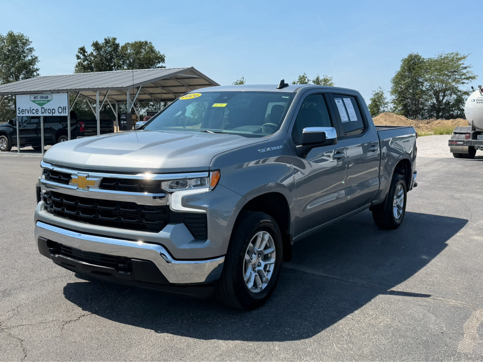 Used 2024 Chevrolet Silverado 1500 LT AWD/4WD image 2